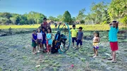 Der Paramotor-Pilot Sylvestre Campe im indigenen Dorf Aruti am Alto Rio Negro. Der Paramotor-Pilot Sylvestre Campe im indigenen Dorf Aruti am Alto Rio Negro.