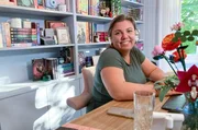 Kim an ihrem Schreibtisch zu Hause in Rheine Kim an ihrem Schreibtisch zu Hause in Rheine
