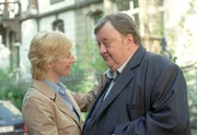Noch ahnt Achim (Dieter Pfaff) nichts von den weitreichenden Plänen seiner Frau Bärbel (Tatjana Blacher). Noch ahnt Achim (Dieter Pfaff) nichts von den weitreichenden Plänen seiner Frau Bärbel (Tatjana Blacher).