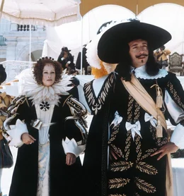 K&ouml;nig Ludwig XIII. (Jean-Pierre Cassel) hat fast seine ganze Macht an Kardinal Richelieu eingeb&uuml;&szlig;t, da er die Gefahren, die um ihn herum lauern, nicht erkennt. Seine Ehefrau Anna von &Ouml;sterreich (Geraldine Chaplin) liebt ihn zwar nicht, will den Regenten aber nach allen M&ouml;glichkeiten unterst&uuml;tzen.