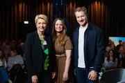 v.li.: Karin Keller-Sutter, Michèle Schönbächler und Marco Odermatt v.li.: Karin Keller-Sutter, Michèle Schönbächler und Marco Odermatt