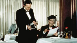 Gut getarnt startet Duchemin (Louis de Fun&egrave;s, re.) das Testessen..