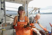 Maine – Hummer oder Wale Hummerfischerin Emma Fernald vor der Küste von Maine Maine – Hummer oder Wale Hummerfischerin Emma Fernald vor der Küste von Maine