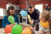 Familie Eva, Andreas und Carlotta Grub steckt noch mitten in den Vorbereitungen zur Eröffnung der Tierarztpraxis (v.li. Lucie Muhr, Ralph Gassmann und Mila Breitner). Familie Eva, Andreas und Carlotta Grub steckt noch mitten in den Vorbereitungen zur Eröffnung der Tierarztpraxis (v.li. Lucie Muhr, Ralph Gassmann und Mila Breitner).