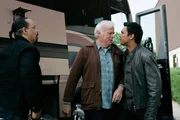 Fin Tutuola (Ice-T, l.) und Chester Lake (Adam Beach, r.) suchen den Wohnwagen des Buchhändlers Julian Cooper (Kevin Tighe) auf. Er hat 20 Jahre gesessen, weil er ein Mädchen entführt hatte, deren Leiche jedoch nie gefunden wurde. Fin Tutuola (Ice-T, l.) und Chester Lake (Adam Beach, r.) suchen den Wohnwagen des Buchhändlers Julian Cooper (Kevin Tighe) auf. Er hat 20 Jahre gesessen, weil er ein Mädchen entführt hatte, deren Leiche jedoch nie gefunden wurde.