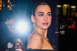 Dua Lipa auf dem Roten Teppich bei der Berlinale 2026