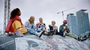 Ronya (Meilinn Dominguez), Lumi (Mai Aalto), Lelle (Vilma Marttinen) Susi (Silmu Ståhlberg) und Ville (Benjamin Willamo) Ronya (Meilinn Dominguez), Lumi (Mai Aalto), Lelle (Vilma Marttinen) Susi (Silmu Ståhlberg) und Ville (Benjamin Willamo)