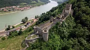 Die Ruine Spitz hoch über der Donau in der Wachau. Die Ruine Spitz hoch über der Donau in der Wachau.