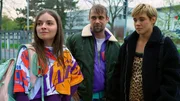 Indira erschrickt, als Joannas Artikel bereits veröffentlicht ist und hohe Klickzahlen erreicht. Sie fürchtet den Kontrollverlust über ihre Geschichte. Doch an der Schule schlägt ihr überraschend viel Respekt und gutes Feedback entgegen. Indira erschrickt, als Joannas Artikel bereits veröffentlicht ist und hohe Klickzahlen erreicht. Sie fürchtet den Kontrollverlust über ihre Geschichte. Doch an der Schule schlägt ihr überraschend viel Respekt und gutes Feedback entgegen.