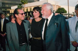UNITED STATES - circa 1985: Actress Anjelica Huston with her father John Huston and partner Jack Nicholson. (Photo by The LIFE Picture Collection/Getty Images) No one can resist his killer smile. With his immediately recognizable physique, Jack Nicholson is a far cry from the Californian playboy, at once undeniably sexy, yet singularly scary... How did this common young man become the icon of counterculture overnight? His sharp eye and arched brow give his disarming magnetism a hint of menace, as if he might go for your throat at any moment with a howl of Machiavellian laughter. In a Hollywood career spanning more than 50 years, Nicholson has conquered everyone, becoming the archetypal star who lives according to his own rules. With more than 60 movie credits to his name, and having worked with many of the best directors, from Roman Polanski to Stanley Kubrick, Elia Kazan, Michelangelo Antonioni and Martin Scorsese, Jack Nicholson has helped to redefine the notion of actor and remodel the American cinema landscape. Unmoved by critical approval, polemic, or convention, Nicholson remains the most elusive of American actors. For more than five decades, he has hauled his frame through Hollywood like a predator stalking the jungle, always on the alert, never satisfied, and fiercely free.