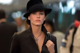 Vesper Lynd (Eva Green), eine Mitarbeiterin des Schatzamts, versorgt Bond mit dem Geld f&uuml;r das Pokerturnier.