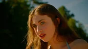 Lea (Sophia Haug Khoury) ist entsetzt: Sie kann auf gar keinen Fall schon abreisen! Lea (Sophia Haug Khoury) ist entsetzt: Sie kann auf gar keinen Fall schon abreisen!