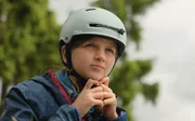 Debora ist 11, lebt in der Slowakei und fährt Kajak. Sie bereitet sich konzentriert auf ihre nächste Herausforderung vor. Debora ist 11, lebt in der Slowakei und fährt Kajak. Sie bereitet sich konzentriert auf ihre nächste Herausforderung vor.