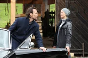 Schon bei seinem ersten Besuch in der Säge war Constantin (Robert Besta, li.) von Sophie (Janina Flieger) und ihren Skulpturen begeistert. Schon bei seinem ersten Besuch in der Säge war Constantin (Robert Besta, li.) von Sophie (Janina Flieger) und ihren Skulpturen begeistert.