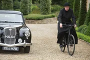 Father Brown (Mark Williams) eilt zum Tatort. Father Brown (Mark Williams) eilt zum Tatort.