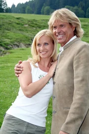 Simone Heher (Christl Huber), Hansi Hinterseer (Hansi Sandgruber). Simone Heher (Christl Huber), Hansi Hinterseer (Hansi Sandgruber).
