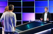 Moderator Fabian K&ouml;ster (r.) mit den Kandidaten Katjana Gerz und Alexander Schubert.