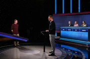 Moderator Alexander Bommes (M.) mit den Kandidat:innen: Thomas Besel (l.), Arno Heilemann (3.v.r.), Marion Barthel (2.v.r.) und Susanne Hadry (r.). Moderator Alexander Bommes (M.) mit den Kandidat:innen: Thomas Besel (l.), Arno Heilemann (3.v.r.), Marion Barthel (2.v.r.) und Susanne Hadry (r.).