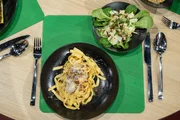 Leibgericht von Detlev Henseler: Pasta Carbonara und Fenchel-Birnen-Salat mit Walnuss-Vinaigrette Leibgericht von Detlev Henseler: Pasta Carbonara und Fenchel-Birnen-Salat mit Walnuss-Vinaigrette