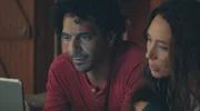 Noémie (Laura Smet) und Hugo (Tomer Sisley) suchen nach einem Detail. Noémie (Laura Smet) und Hugo (Tomer Sisley) suchen nach einem Detail.