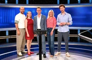 Moderator Alexander Bommes (m.) mit den Kandidatinnen und Kandidaten: Moritz Führmann, Eiskunstläuferin Minerva Hase, Ulrike von der Groeben und Louis Klamroth (v. l. n. r.). Moderator Alexander Bommes (m.) mit den Kandidatinnen und Kandidaten: Moritz Führmann, Eiskunstläuferin Minerva Hase, Ulrike von der Groeben und Louis Klamroth (v. l. n. r.).