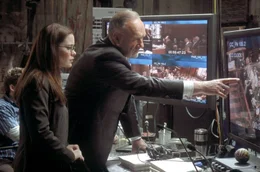 Hinter den Kulissen l&auml;uft ein hochriskantes Spiel um Kontrolle und Einfluss &ndash; Rankin Fitch (Gene Hackman) und Amanda Monroe (Marguerite Moreau) behalten alles im Blick.