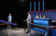 Moderator Alexander Bommes (M.) mit den Kandidat:innen: Timo Bubinger (l.), Anika Rappenhagen (3.v.r.), Patrick Wiemers (2.v.r.) und Kerstin Janowski (r.). Moderator Alexander Bommes (M.) mit den Kandidat:innen: Timo Bubinger (l.), Anika Rappenhagen (3.v.r.), Patrick Wiemers (2.v.r.) und Kerstin Janowski (r.).