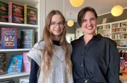 Die beiden Riekes leben in Jever ihren Traum: Mitten im Ort haben sie einen Laden rund um das Phänomen New Adult eröffnet. Die beiden Riekes leben in Jever ihren Traum: Mitten im Ort haben sie einen Laden rund um das Phänomen New Adult eröffnet.
