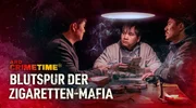 ARD Crime Time: Blutspur der Zigaretten-Mafia Mitglieder einer vietnamesischen Bande in Ostdeutschland sitzen an einem Tisch. Es geht um illegalen Zigarettenhandel und Schutzgelderpressung. Beim Kampf um Verkaufsreviere werden in der ersten H&auml;lfte der 1990er-Jahre mehrere Dutzend Vietnamesen brutal ermordet. (Nachgestellte Szene)