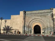 Das Bab Agnaou, das berühmte historische Stadttor von Marrakesch Das Bab Agnaou, das berühmte historische Stadttor von Marrakesch
