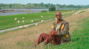 Yared Dibaba zieht los, um über das Leben abseits der großen Städte zu berichten. Immer auf der Suche nach einzigartigen Dörfern, authentischen Menschen, vielfältigen Kulturen und Traditionen in Norddeutschland. Yared Dibaba zieht los, um über das Leben abseits der großen Städte zu berichten. Immer auf der Suche nach einzigartigen Dörfern, authentischen Menschen, vielfältigen Kulturen und Traditionen in Norddeutschland.