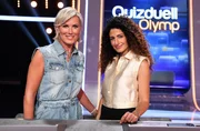 Moderatorin Esther Sedlaczek (M.) mit den Kandidatinnen des Teams "Brisant": Camilla Senjo (l.) und Marwa Eldessouky (r.).