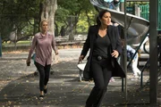 LAW & ORDER: SPECIAL VICTIMS UNIT -- "Melancholy Pursuit" Episode 17008 -- Pictured: (l-r) Ali Wentworth as Shari Parker, Mariska Hargitay as Lieutenant Olivia Benson