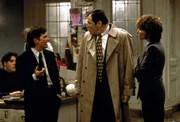Michael (Michael J. Fox, 2.v.l.) entdeckt ein riesiges Exemplar einer Ratte in seinem Büro. Er bittet James (Alexander Chaplin, l.), Paul (Richard Kind, 2.v.r.) und Abby (Raquel Welch, r.) um Hilfe ... Michael (Michael J. Fox, 2.v.l.) entdeckt ein riesiges Exemplar einer Ratte in seinem Büro. Er bittet James (Alexander Chaplin, l.), Paul (Richard Kind, 2.v.r.) und Abby (Raquel Welch, r.) um Hilfe ...