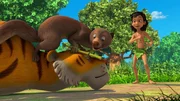 Mogli und der Mungo Rikki-Tikki haben zusammen Musik gemacht als Shir Khan auftaucht. Wie gut, dass Rikki-Tikki noch die Schlagstöcke in den Händen hatte, denn auf Shir Khans Kopf lässt es sich auch gut trommeln. Mogli und der Mungo Rikki-Tikki haben zusammen Musik gemacht als Shir Khan auftaucht. Wie gut, dass Rikki-Tikki noch die Schlagstöcke in den Händen hatte, denn auf Shir Khans Kopf lässt es sich auch gut trommeln.