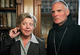 Carla (Marie-Luise Marjan) schl&auml;gt Bruder Lorenz (Hans Peter Hallwachs) ein Gesch&auml;ft vor.