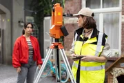 Larissa (Ilka Mahrholz, r.) muss einsehen, Baris Unrecht getan zu haben. Links Esma (Özge Delioglan) Larissa (Ilka Mahrholz, r.) muss einsehen, Baris Unrecht getan zu haben. Links Esma (Özge Delioglan)