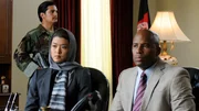 Grace Park als Agent Spécial Liz Carver (m.), Jim Codrington als Darnell Williams (r.) Grace Park als Agent Spécial Liz Carver (m.), Jim Codrington als Darnell Williams (r.)
