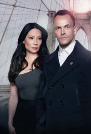 (5. Staffel) - Ein eigensinniges Ermittlerteam in New York: Sherlock Holmes (Jonny Lee Miller, r.) und Joan Watson (Lucy Liu, l.) ...
