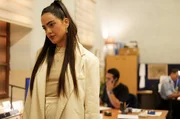 Kinneret Hamami (Danielle Menuchin Rudoy) ist die Cousine des Anführers der Wächter der Mauern und die Anwältin der Gruppe. Sie bekommt die festgenommenen Hooligans wieder frei. Kinneret Hamami (Danielle Menuchin Rudoy) ist die Cousine des Anführers der Wächter der Mauern und die Anwältin der Gruppe. Sie bekommt die festgenommenen Hooligans wieder frei.