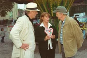 Gerdi (Senta Berger, M.) zwischen zwei M&auml;nnern, Rocco (G&uuml;nter Maria Halmer, l.) und Frank (Michael Gwisdek, r.)