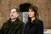 Andrea Pennacchi (Antonio Monte), Paola Cortellesi (Petra Delicato). Andrea Pennacchi (Antonio Monte), Paola Cortellesi (Petra Delicato).