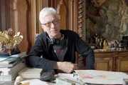 Der Goldschmied und alte Freund Torben Hardenberg spricht dar&uuml;ber, wie Henze ihm von dem von Bomben v&ouml;llig zerst&ouml;rten Berlin nach Kriegsende erz&auml;hlte.