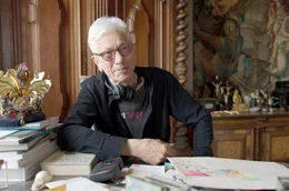 Der Goldschmied und alte Freund Torben Hardenberg spricht dar&uuml;ber, wie Henze ihm von dem von Bomben v&ouml;llig zerst&ouml;rten Berlin nach Kriegsende erz&auml;hlte.
