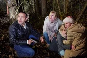 (v.l.) Semir (Erdogan Atalay) bringt Anna (Nele Kieper), Lena (Emma Externbrink) und Romy (Amelie Nill) vor dem Amokläufer in Sicherheit. (v.l.) Semir (Erdogan Atalay) bringt Anna (Nele Kieper), Lena (Emma Externbrink) und Romy (Amelie Nill) vor dem Amokläufer in Sicherheit.