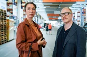 Dorit Sund (Ursula Strauss), Pius Sund (Simon Schwarz) Dorit Sund (Ursula Strauss), Pius Sund (Simon Schwarz)