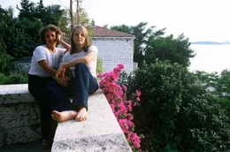 Jodie Foster mit ihrer Mutter Brandy in Taormina, 1977.