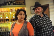 Nach der erfolgreichen Bullenjagd wollen Moni und Stadlbauer wieder einen Schritt aufeinander zu gehen. Von links: Monika Vogl (Christine Reimer) und Benedikt Stadlbauer (Andreas Geiss).