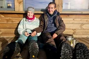 Pause von der stressigen Jagdtour: Marlies (links) und Emma (rechts) genießen ein paar ruhige Minuten ohne Konkurrenzkampf in der Safe Zone. Pause von der stressigen Jagdtour: Marlies (links) und Emma (rechts) genießen ein paar ruhige Minuten ohne Konkurrenzkampf in der Safe Zone.