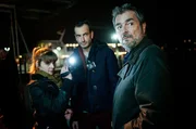 Am Hafen: Reto Flückiger (Stefan Gubser, re.) unter steter Beobachtung von Frédéric Roux (Fabian Krüger), einem aggressiven News-Portal-Betreibers. Am Hafen: Reto Flückiger (Stefan Gubser, re.) unter steter Beobachtung von Frédéric Roux (Fabian Krüger), einem aggressiven News-Portal-Betreibers.